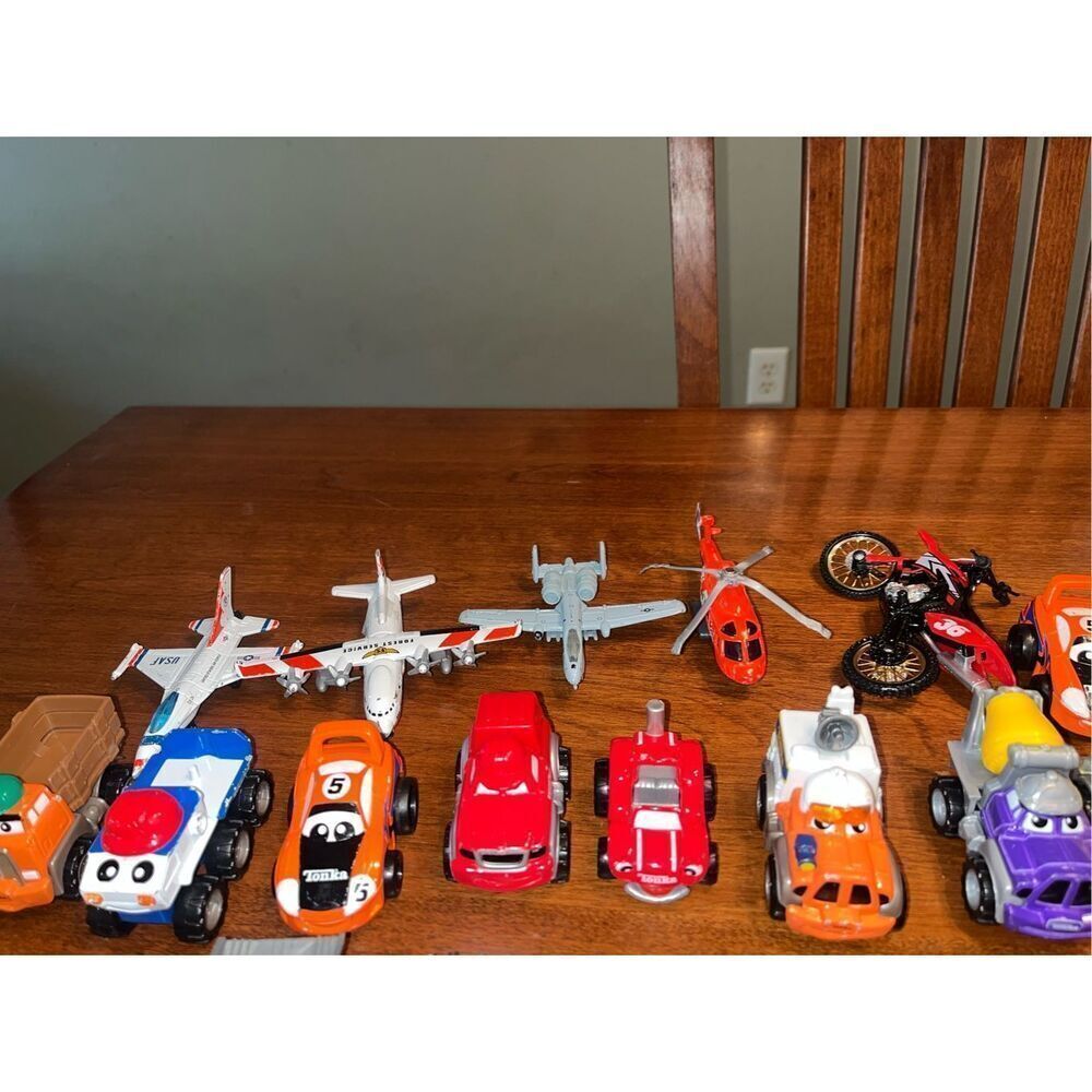 Lot of 45 ERTL, Tonka, Matchbox,Hotwheels, Vintage Cars, Trucks, Planes, etc.  M - Picture 6 of 6